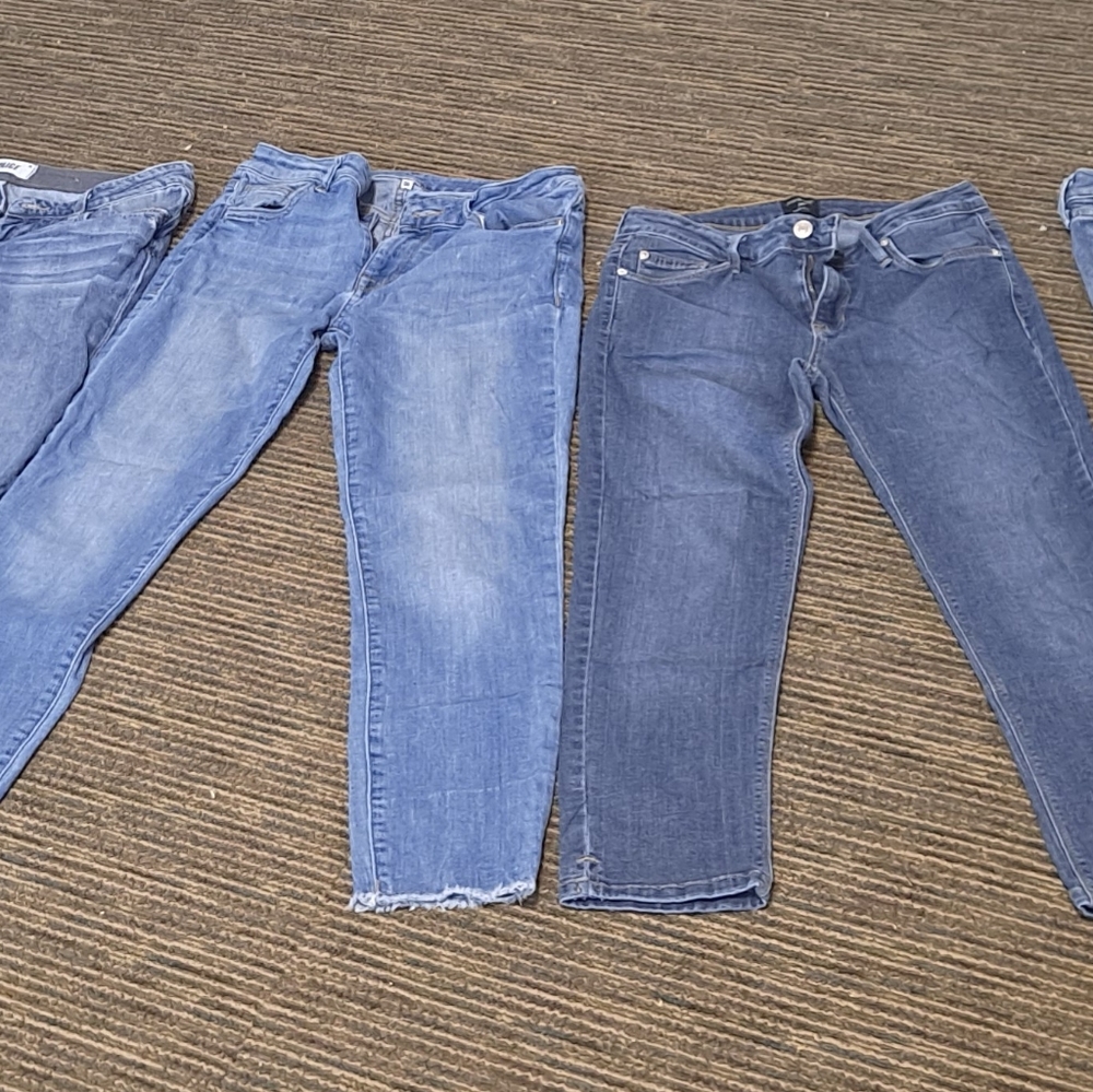 SOLD! 4 pairs of Jeans size 26